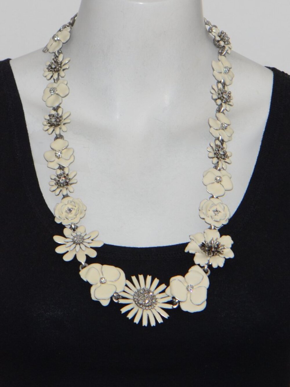 Vintage Oscar De La Renta Hand Painted Flower Necklace